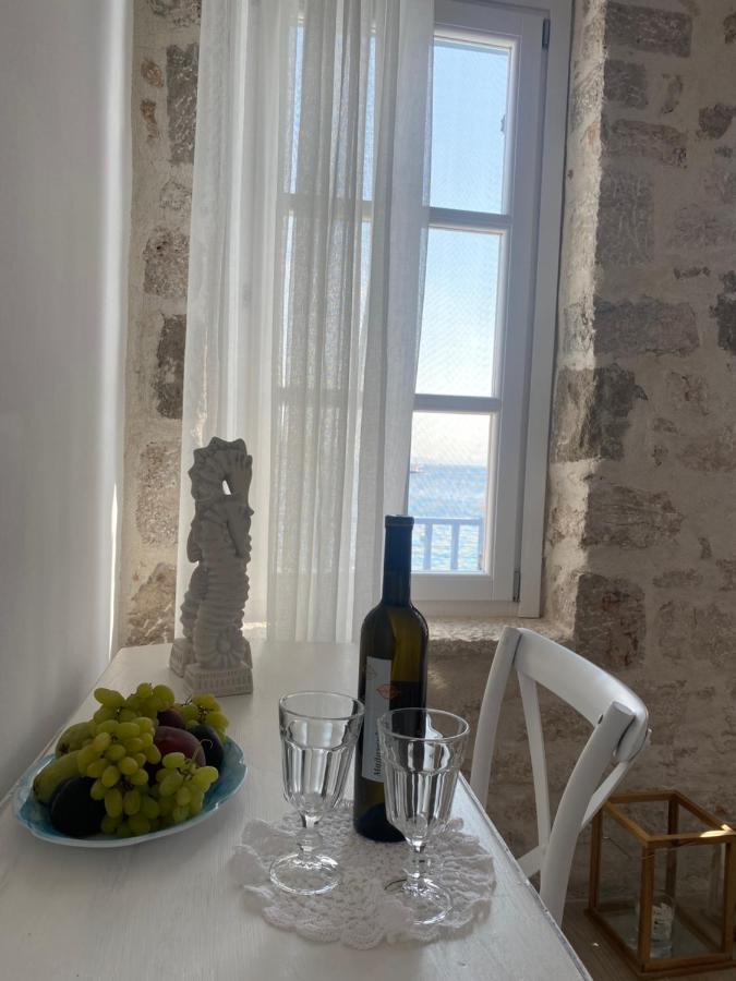 Halki Sea Breeze - A Waterfront Villa Exterior foto