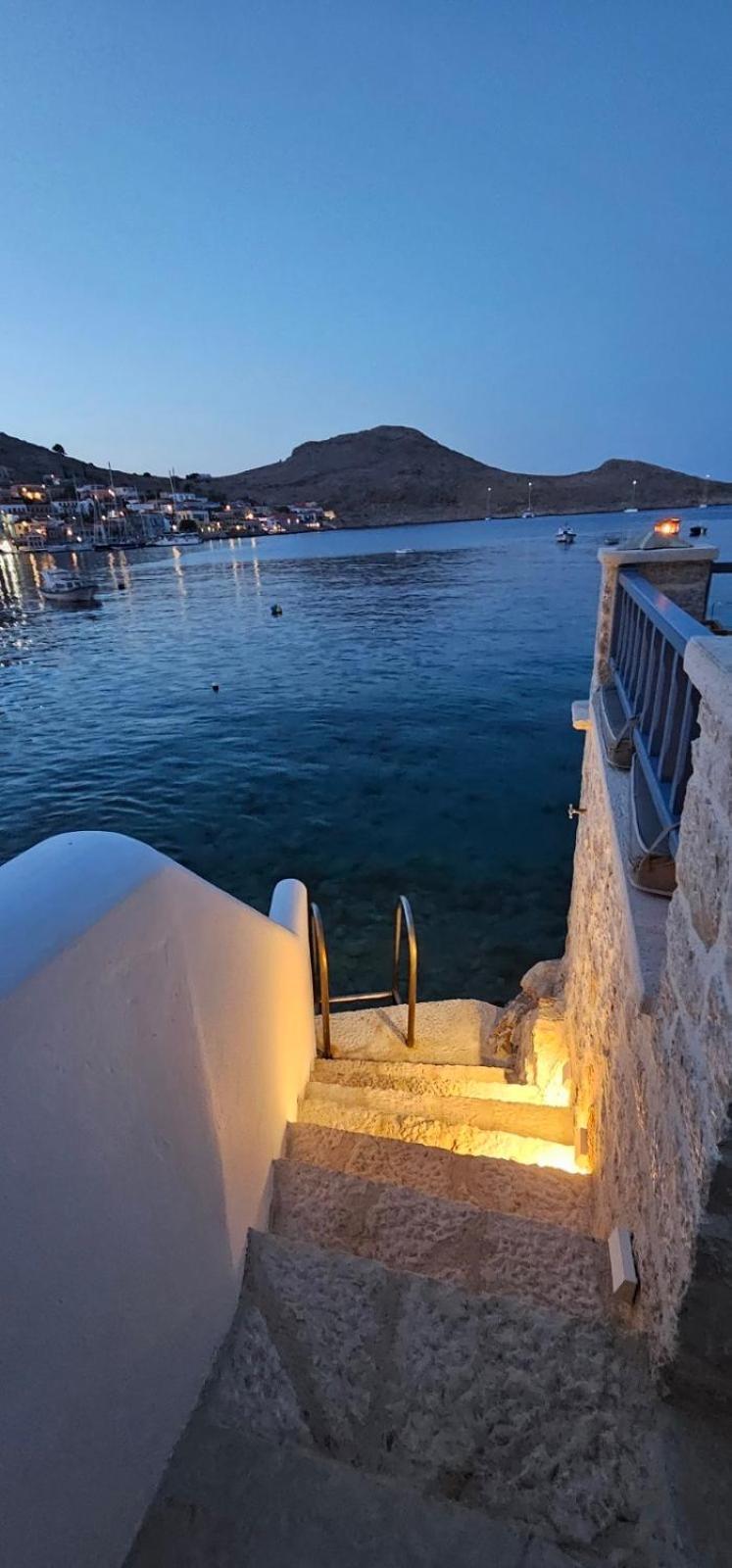 Halki Sea Breeze - A Waterfront Villa Exterior foto