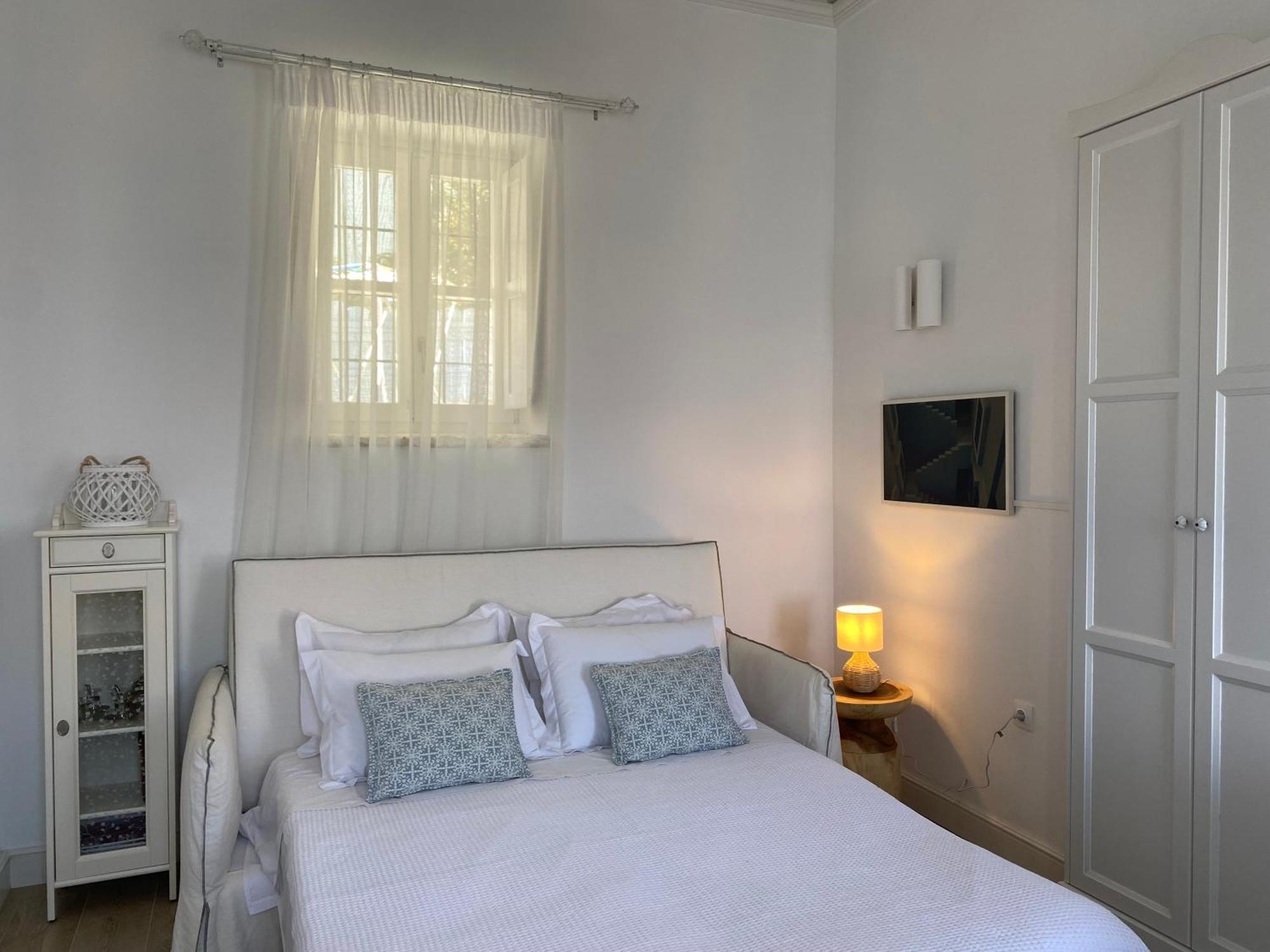 Halki Sea Breeze - A Waterfront Villa Exterior foto
