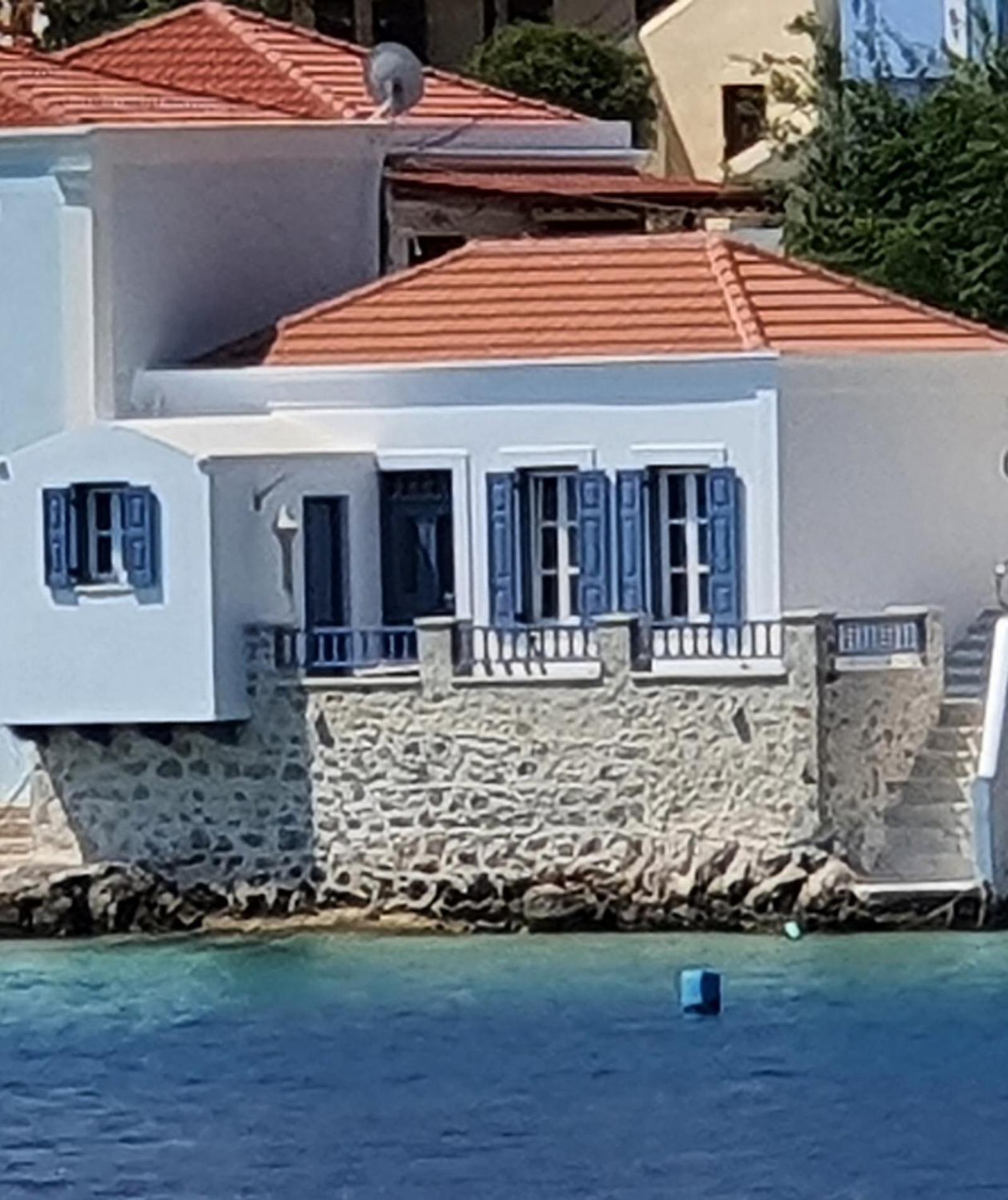 Halki Sea Breeze - A Waterfront Villa Exterior foto